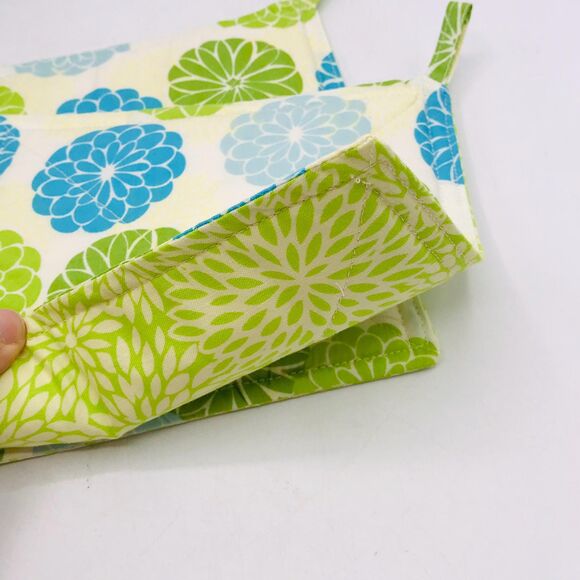 2 Oven Mitts and 2 Potholders, Teal Dahlias, 4 Piece Baking Gift Set - Picture 4 of 5